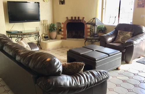 Las Gaviotas House | Steps to the Ocean-Big House w/ 2 Living Rooms & 2 Kitchens-Great Reviews