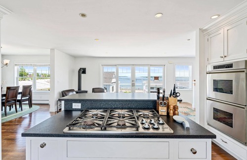 Pond Cove House | Steps to the Sand, Modern Home on Willard Beach, Fenced in Yard, Deck & Grill