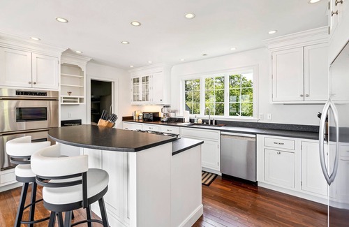 Pond Cove House | Steps to the Sand, Modern Home on Willard Beach, Fenced in Yard, Deck & Grill