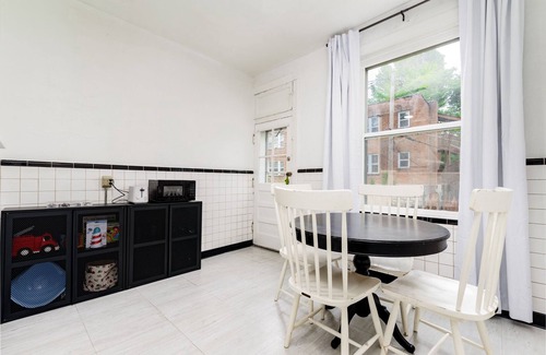 Shaw Apartment | Steps to Tower Grove Park & Botanical Gardens