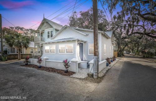 Lincolnville House | Steps to Trolley #11, EV Connector, Walk Downtown