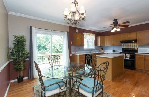 Cascades House | Sterling Townhouse Sleeps a Bunch