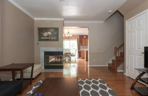 Cascades House | Sterling Townhouse Sleeps a Bunch