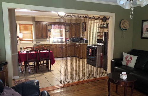 Breaux Bridge House | Steve & Katie Riley Guest House, Breaux Bridge, 2 Bd, 1.5 Ba. Welcome! Sleeps 6