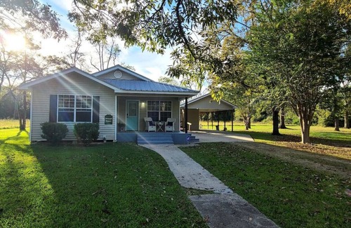 Pine Grove House | Stewart House with Hot Tub and 3 bedroom