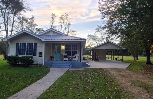 Pine Grove House | Stewart House with Hot Tub and 3 bedroom