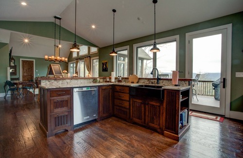 Laurel Ridge House | Sticks & Stones | NEW Construction, Elegantly Decorated, HOT TUB, Pet Friendly, Tons of Privacy!