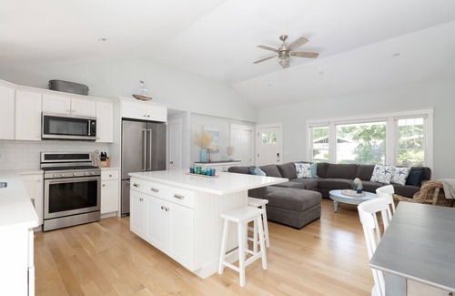 East Falmouth House | Still time to book for Summer 2025! Walk to Great Pond, Playground, Central AC.