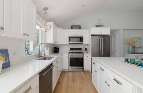 East Falmouth House | Still time to book for Summer 2025! Walk to Great Pond, Playground, Central AC.