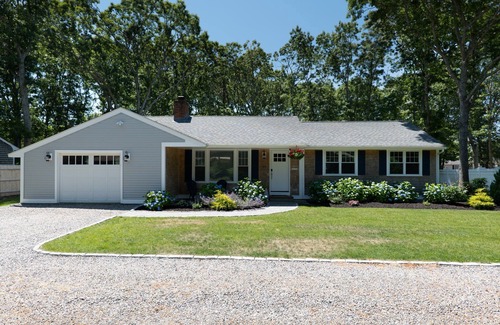 East Falmouth House | Still time to book for Summer 2025! Walk to Great Pond, Playground, Central AC.
