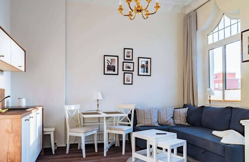 Warnemuende Apartment | Stilvolle Suite mit zwei Zimmern am Kirchplatz
