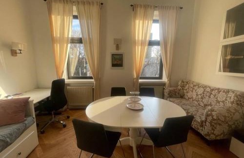Brigittenau Apartment | Stilvolles Augarten Refugium