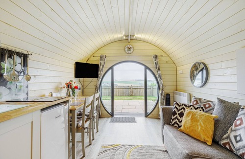 Kingswood Cottage | STIPERSTONES POD, pet friendly, character holiday cottage in Chirbury