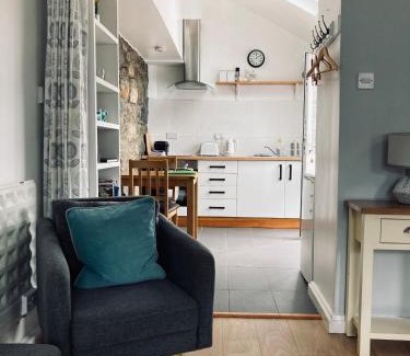 Dinas Apartment | Stiwdio Eithinog