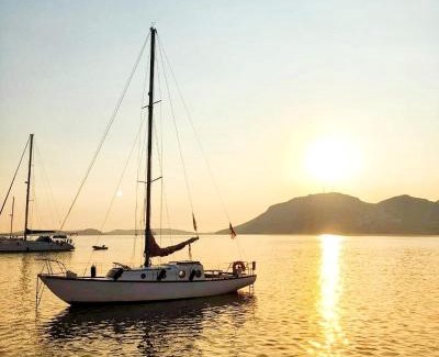 Porto-Vecchio Boat Rental | stlocavoile 2, Seuls à bord d un voilier dans le golfe