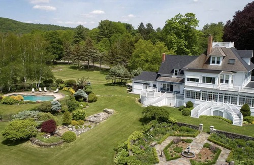 Stockbridge House | Stockbridge Estate with Mountain Views