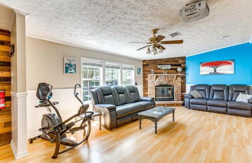 Beulah House | Stocked Fishing Pond On-Site Quiet Pensacola Home