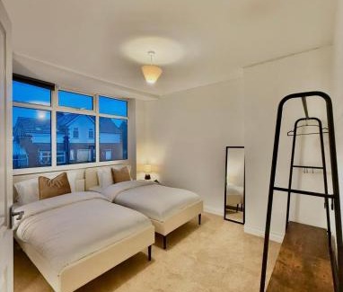 Offerton House | Stockport Stays Price reduction on long term bookings