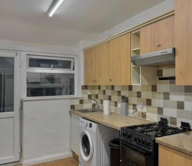 Offerton House | Stockport Stays Price reduction on long term bookings