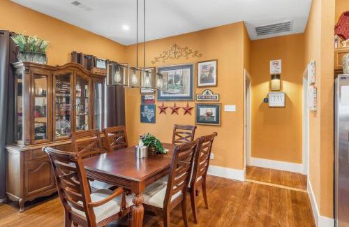 Fort Worth House | Stockyards-3/4 mile away!-Sleeps 8-Americana House