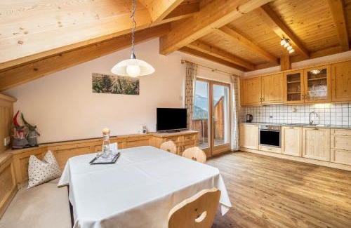 Monguelfo Apartment | Stoffnerhof Apt Alpenrose