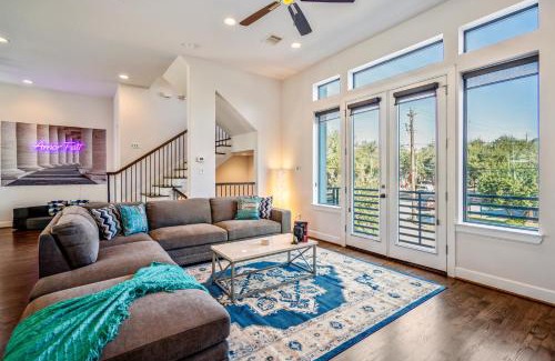 East Downtown Houston Apartment | Stoic Sanctuary @ East Downtown