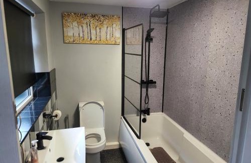 Burslem Apartment | Stoke-on-Trent - Apartment - Sleeps 5 - Parking