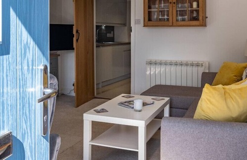 St Minver Cottage | STOKES COTTAGE, family friendly, with open fire in St Minver