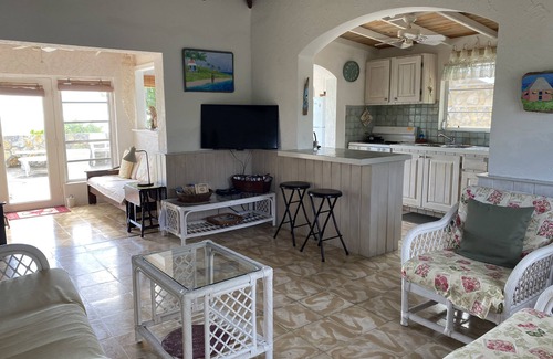 Governor's Harbour House | STONE BEACH COTTAGE TikiHut Kayaks Paddleboards WiFi Terrace Beachfront Gardens