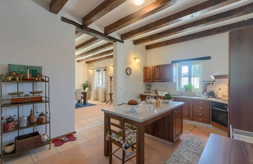 Tinjan Villa | Stone beauty, surrounded by forest, for up to 9 guests