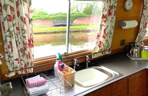 Stone House | Stone - Boat - Sleeps 6 - Pet Friendly - 85ws