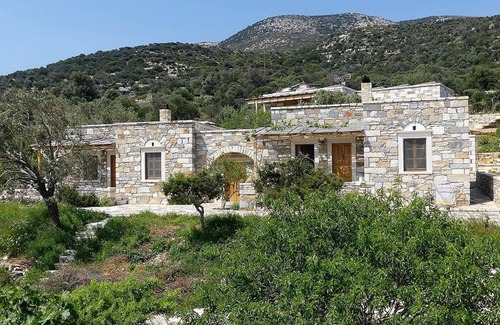 Moutsouna House | Stone-built houses Azalas, very quiet, directly by the beach, with fireplace