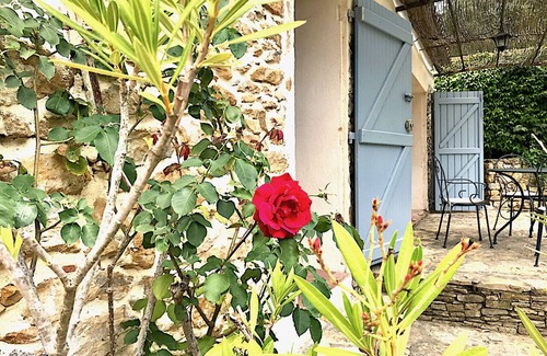 Bandol Cottage | STONE COTTAGE, 2-4 PEOPLE, AT PROVENCE MAS 16TH CENT., POOL, GARDEN, PARKING