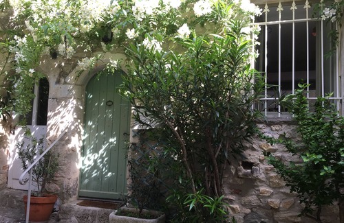 Vaison-la-Romaine Cottage | Stone cottage with terrace