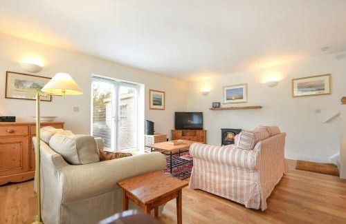 Bamburgh House | Stone Cottage