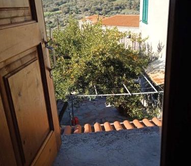 Vatoussa House | Stone cottage