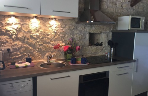 Fargues Cottage | Stone cottage renovated with an exceptional view