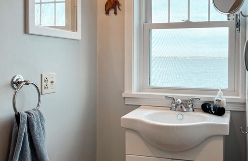 Sackets Harbor House | Stone Cove Cottage at Sacket on Lake Ontario