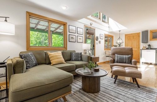 Bellefonte Cottage | Stone Creek Cottage: PSU Creekside home on Spring Creek