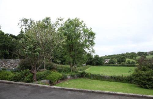 Bailliesmill Villa | Stone Gate lodge with Private Hot Tub
