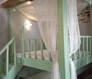 Agios Isidoros Apartment | STONE GUESTHOUSE