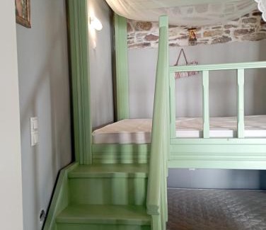 Agios Isidoros Apartment | STONE GUESTHOUSE