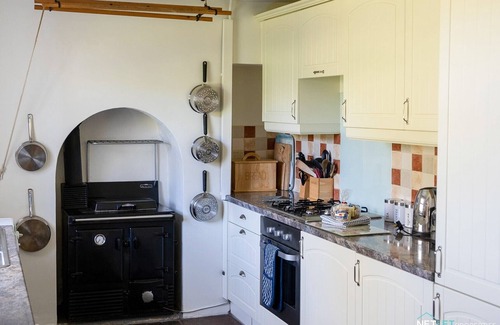 Haverfordwest Cottage | Stone Hall Mill Cottage is a secluded, comfortable, rural retreat.