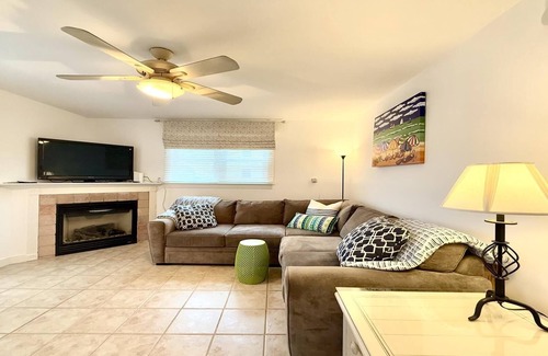 Stone Harbor Condo | Stone Harbor NJ Charming 2 bedroom 1st floor duplex on quiet south end.