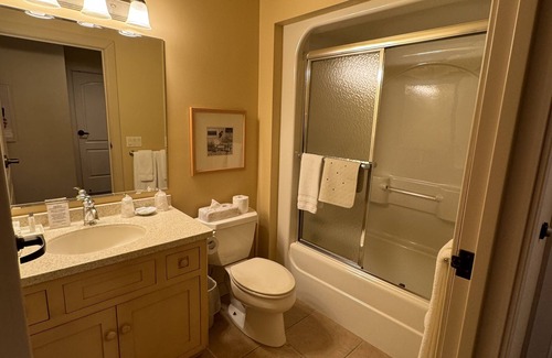 Sturgeon Bay Hotel | Stone Harbor