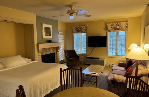 Sturgeon Bay Hotel | Stone Harbor