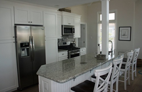 Stone Harbor House | Stone Harbor With Water View! 1 Block to Downtown