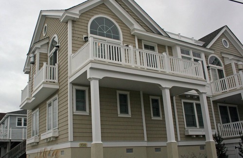 Stone Harbor House | Stone Harbor With Water View! 1 Block to Downtown