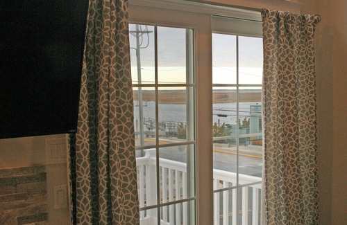 Stone Harbor House | Stone Harbor With Water View! 1 Block to Downtown