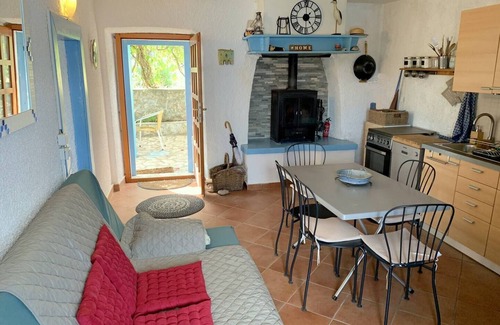 Risika House | Stone house by the sea